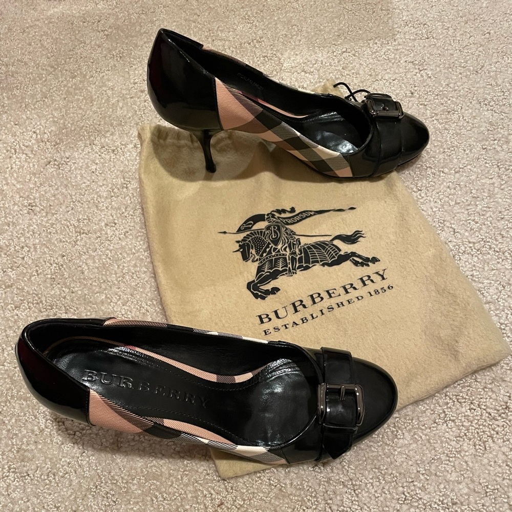 Burberry Nova Buckle Pump